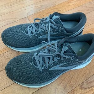 Brooks Ghost men’s sz 9